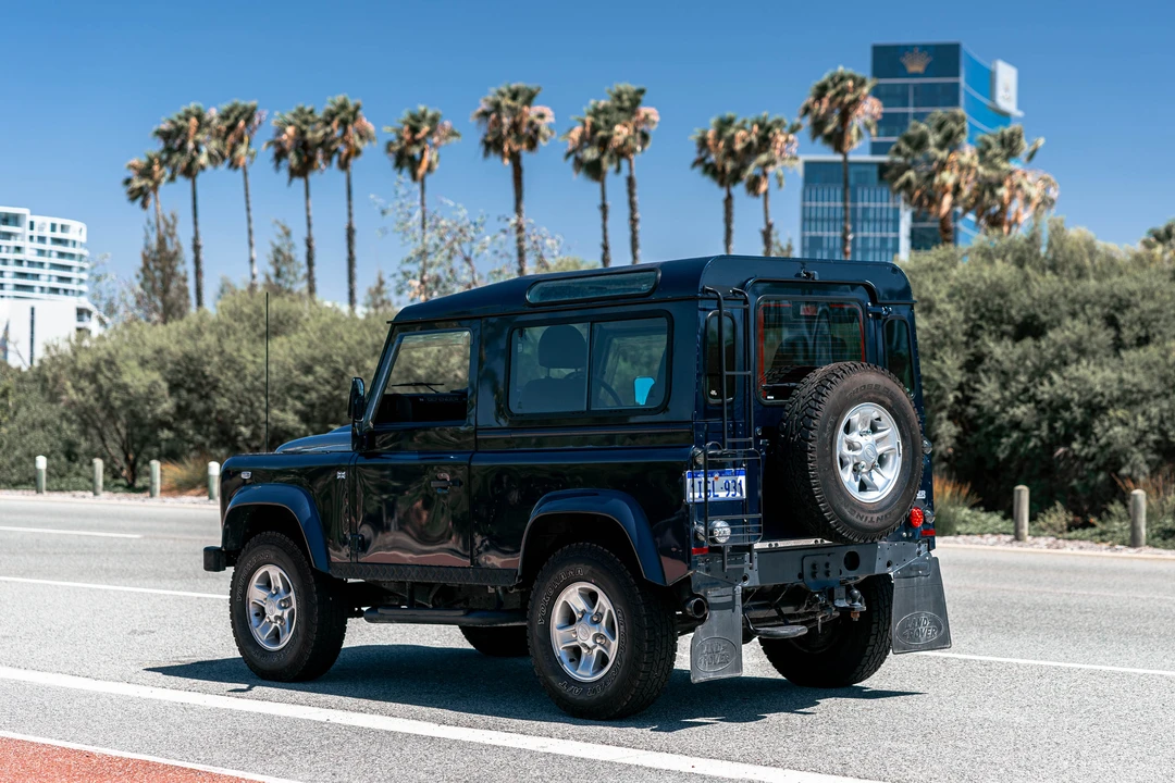 2011 Land Rover Defender 90 - Image 5 of 31