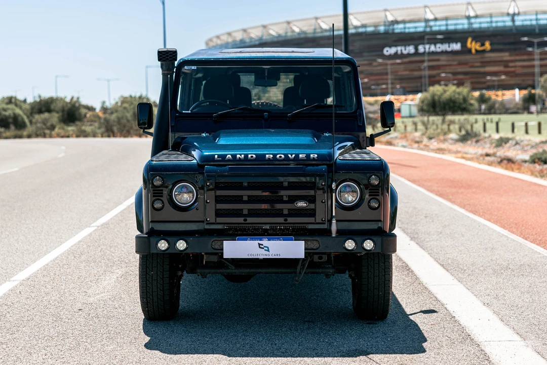 2011 Land Rover Defender 90 - Image 17 of 31