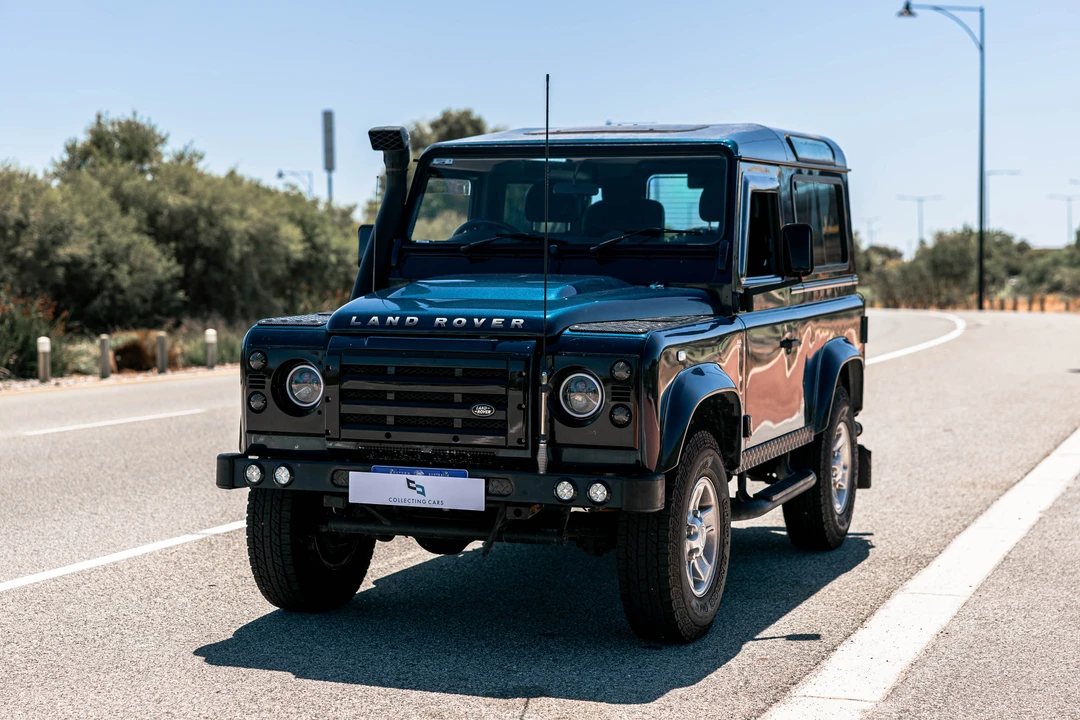2011 Land Rover Defender 90 - Image 11 of 31