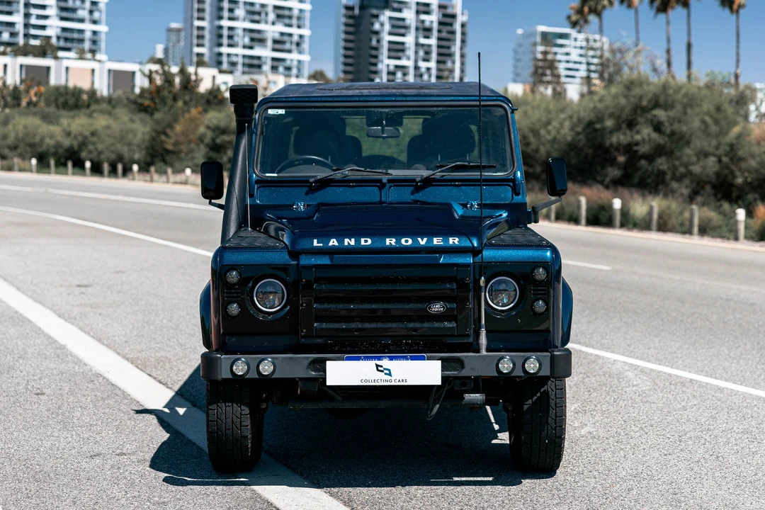 2011 Land Rover Defender 90 - Image 10 of 31
