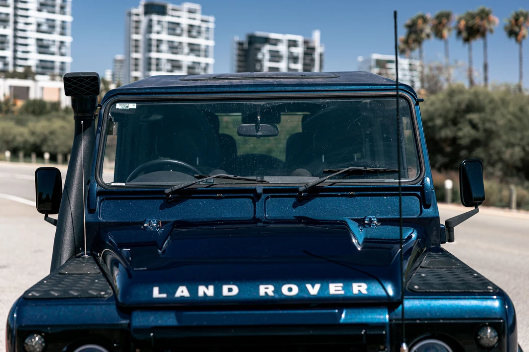 2011 Land Rover Defender 90 - Image 19 of 31