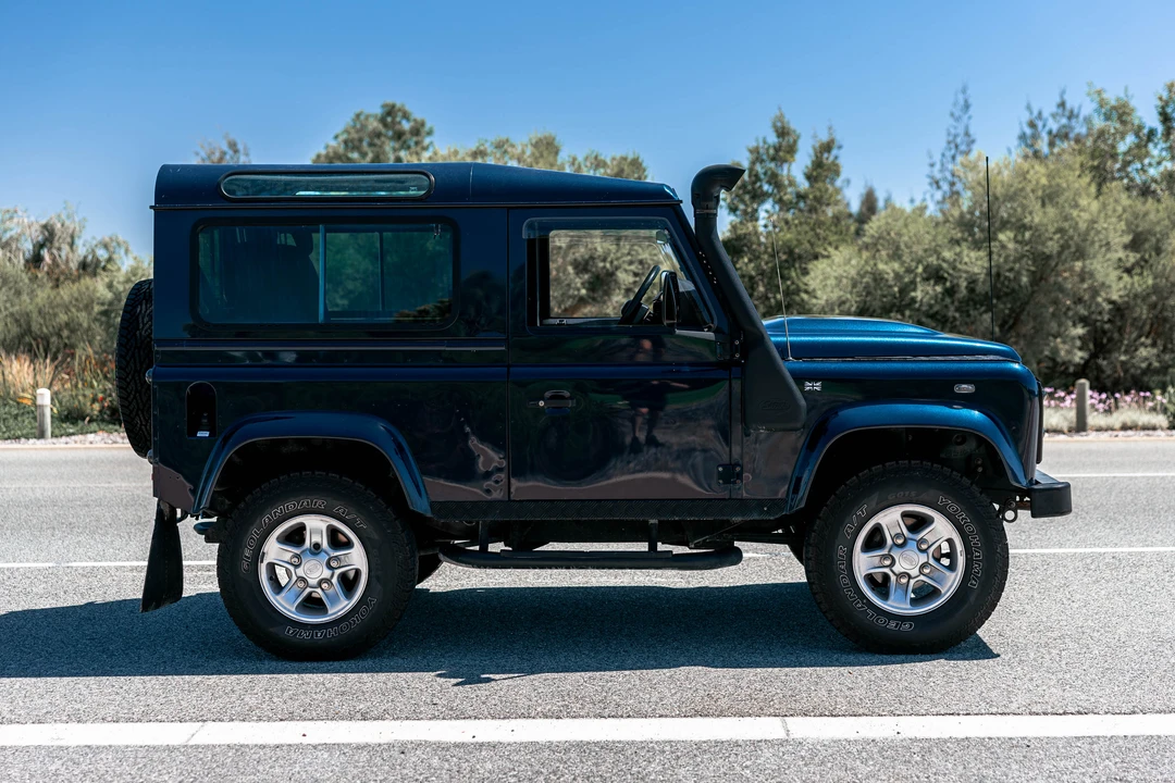 2011 Land Rover Defender 90 - Image 15 of 31