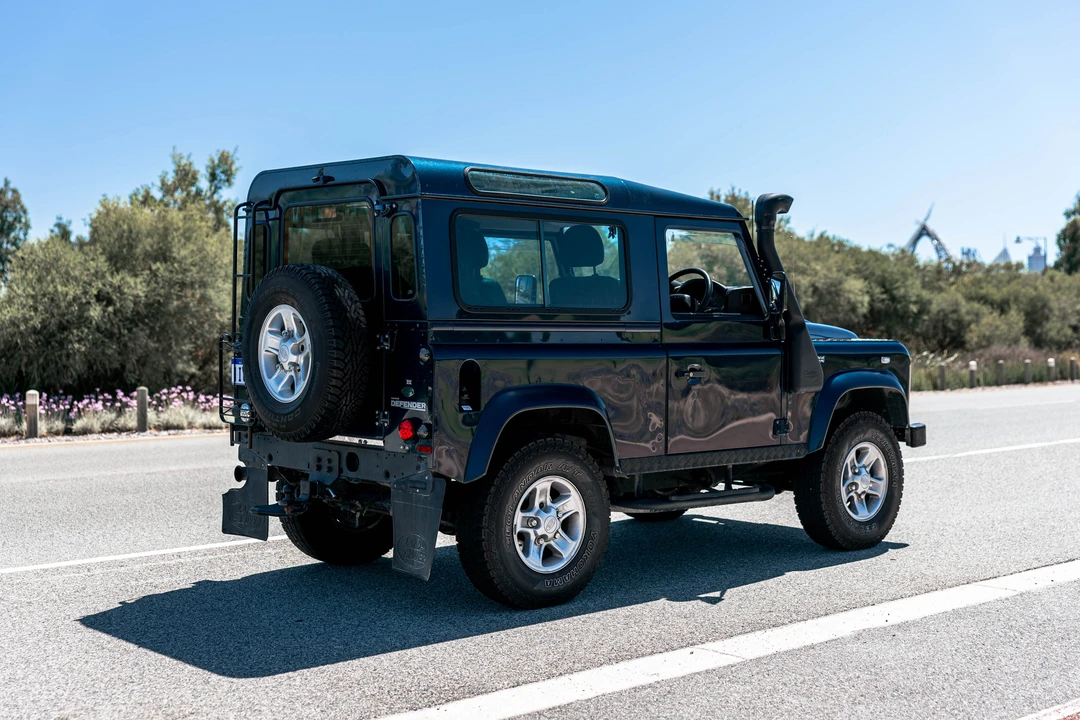 2011 Land Rover Defender 90 - Image 14 of 31