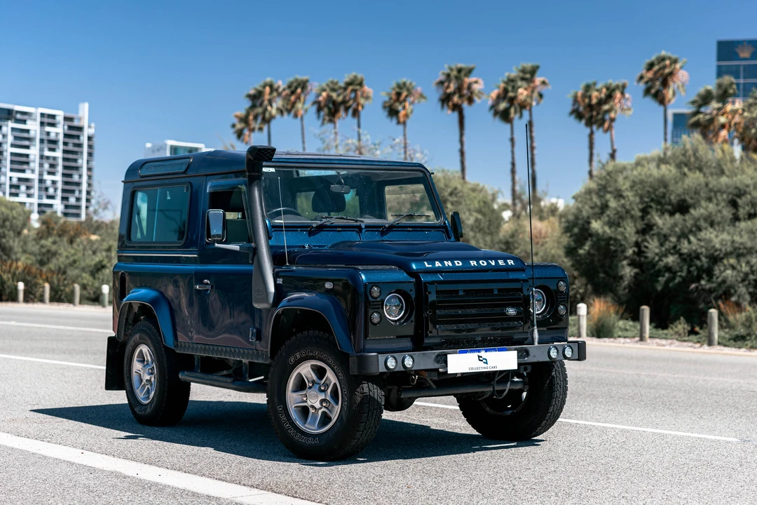 2011 Land Rover Defender 90 - Image 16 of 31