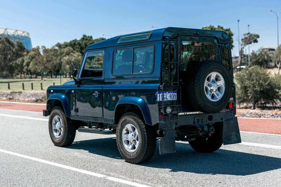 2011 Land Rover Defender 90 - Image 13 of 31