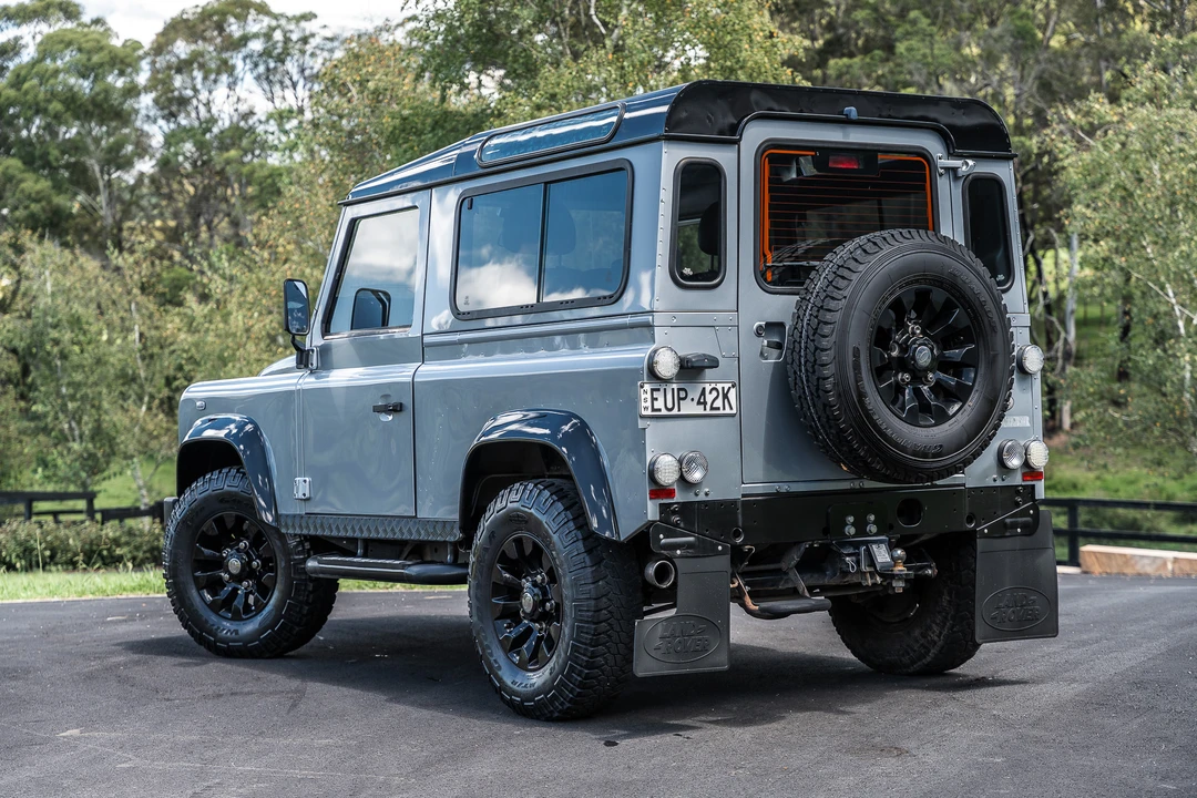 2011 Land Rover Defender 90 - Image 6 of 31