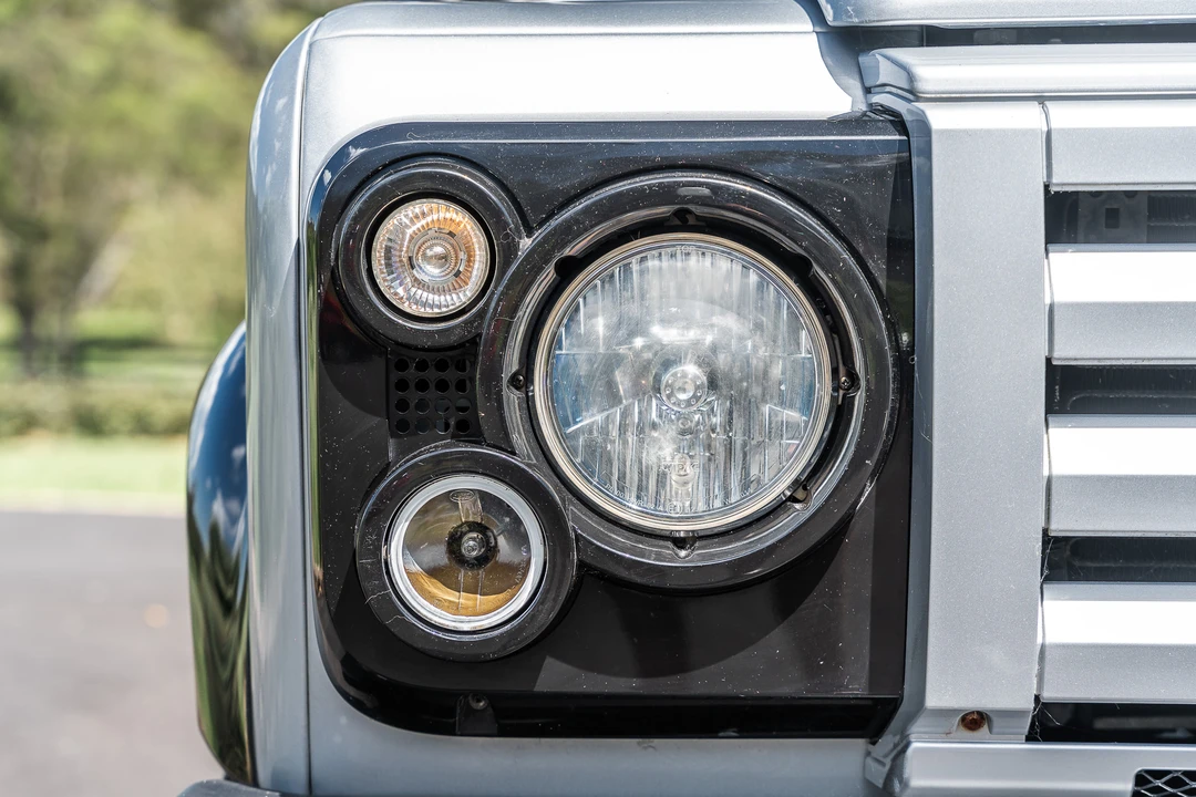 2011 Land Rover Defender 90 - Image 9 of 31