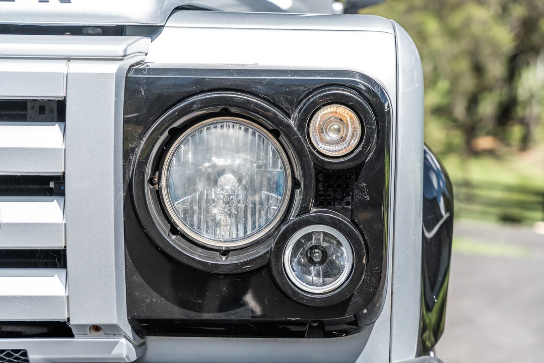 2011 Land Rover Defender 90 - Image 10 of 31
