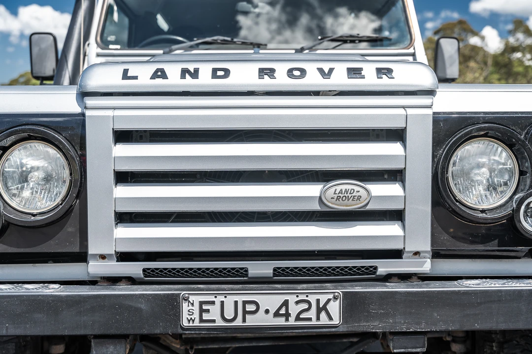 2011 Land Rover Defender 90 - Image 12 of 31
