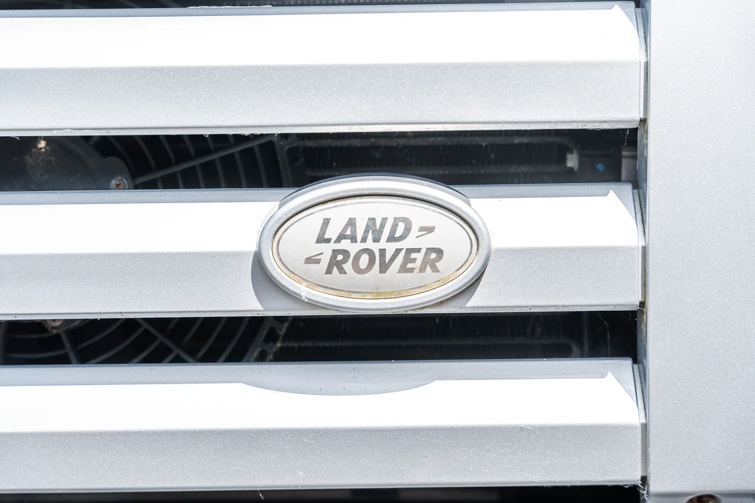 2011 Land Rover Defender 90 - Image 13 of 31