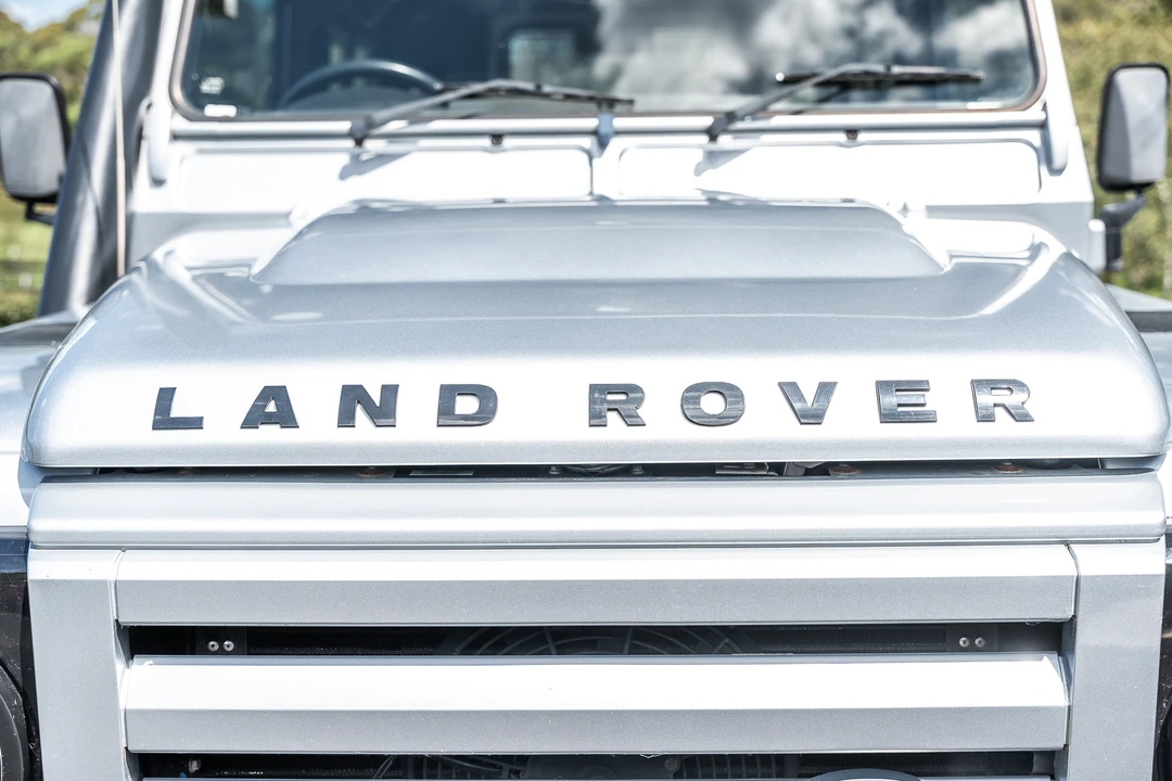 2011 Land Rover Defender 90 - Image 14 of 31
