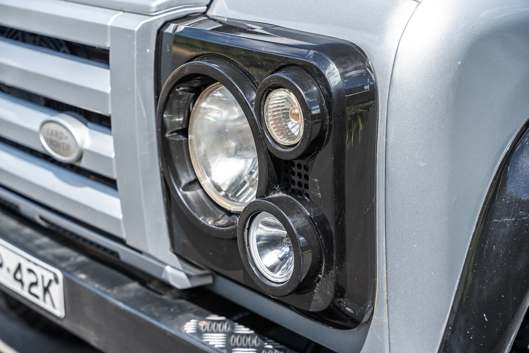 2011 Land Rover Defender 90 - Image 21 of 31