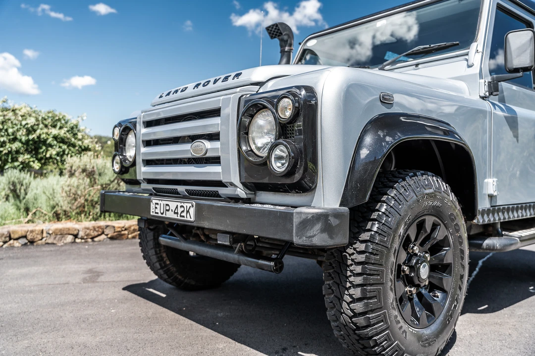 2011 Land Rover Defender 90 - Image 15 of 31