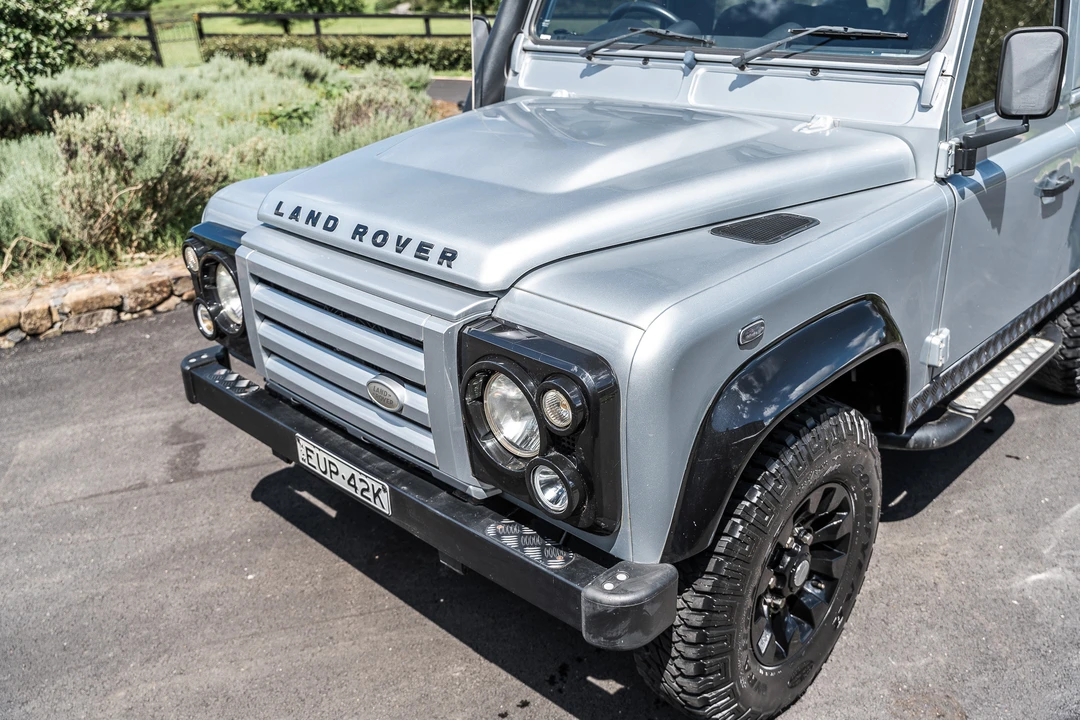 2011 Land Rover Defender 90 - Image 16 of 31