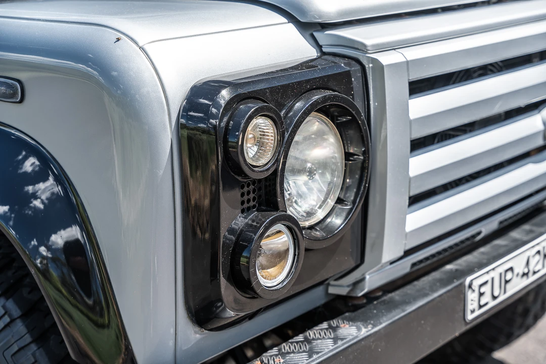 2011 Land Rover Defender 90 - Image 17 of 31