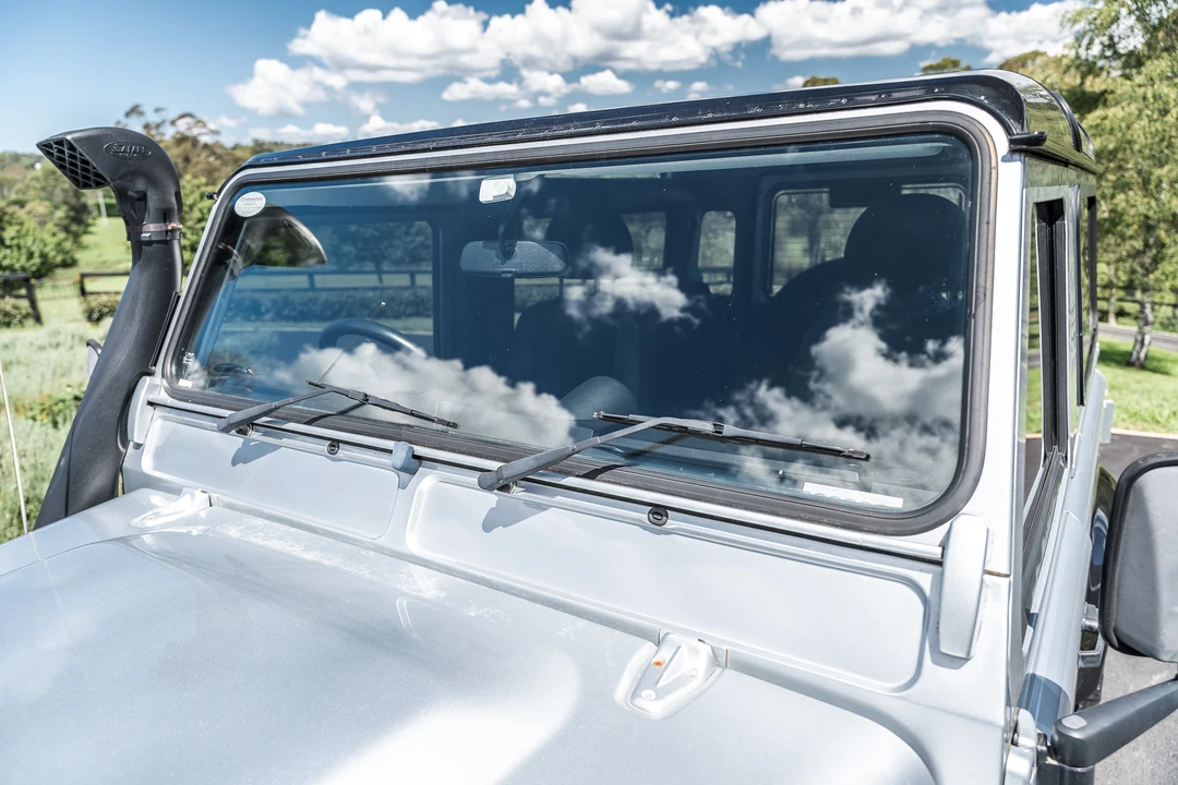 2011 Land Rover Defender 90 - Image 27 of 31