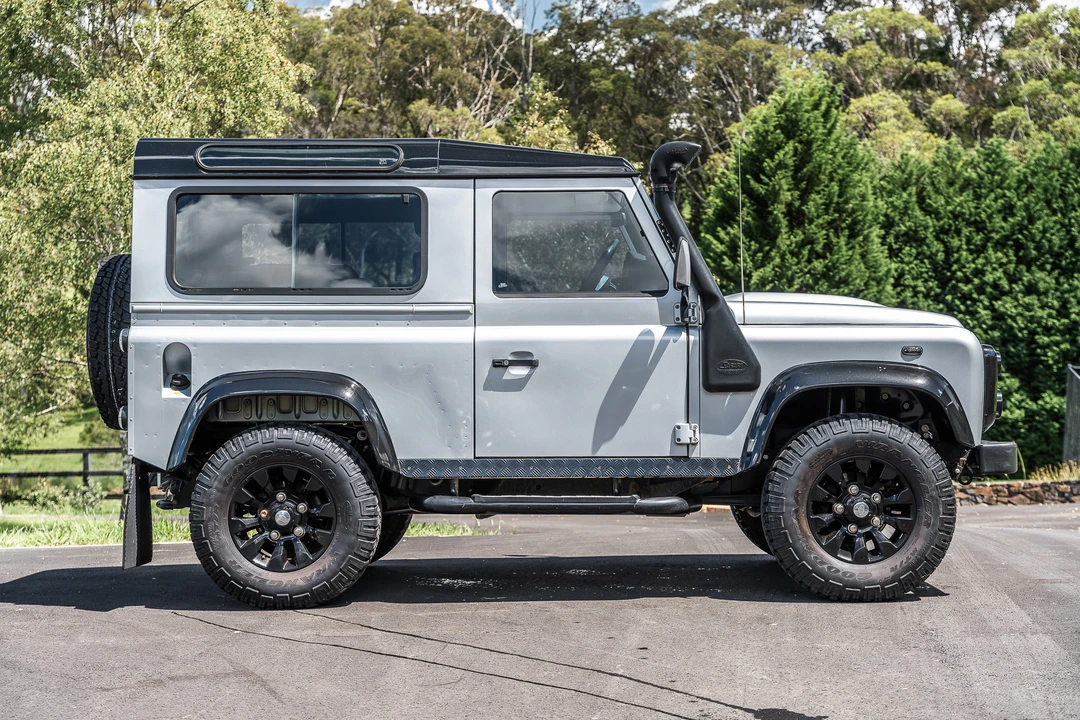 2011 Land Rover Defender 90 - Image 4 of 31