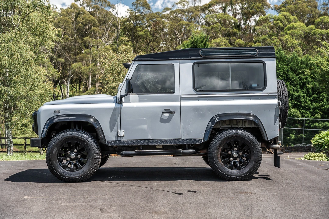 2011 Land Rover Defender 90 - Image 7 of 31