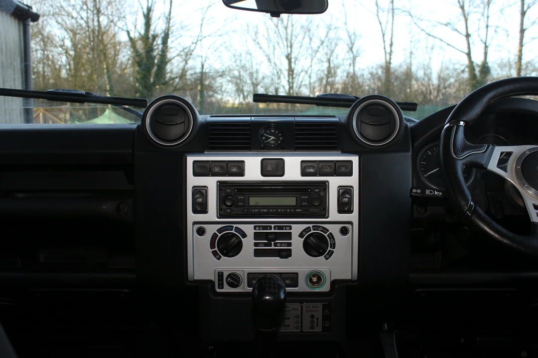 2011 Land Rover Defender 90 - Image 27 of 30