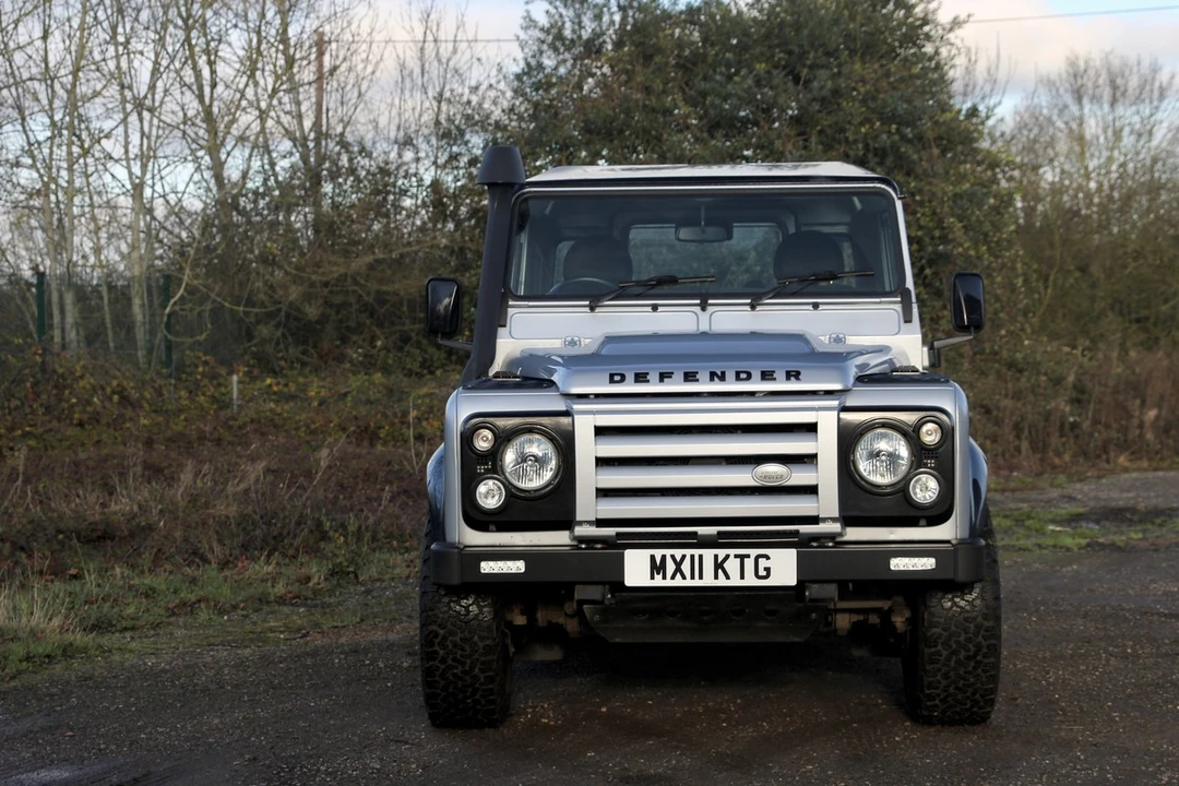 2011 Land Rover Defender 90 - Image 7 of 30