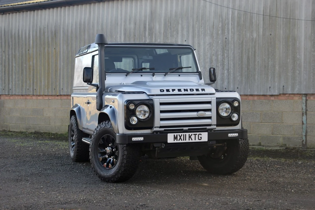 2011 Land Rover Defender 90 - Image 8 of 30