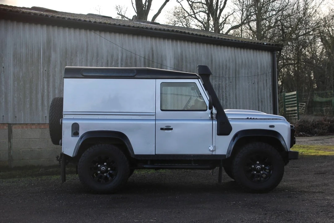 2011 Land Rover Defender 90 - Image 12 of 30