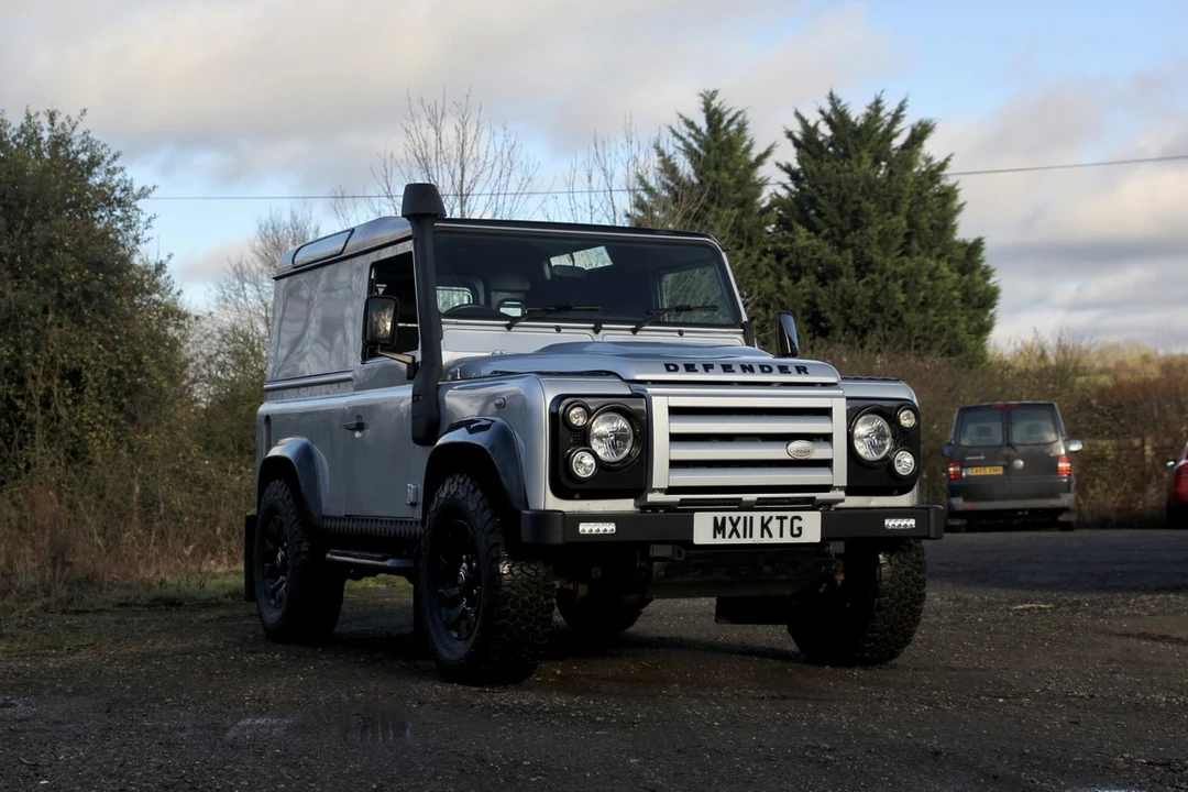 2011 Land Rover Defender 90 - Image 3 of 30