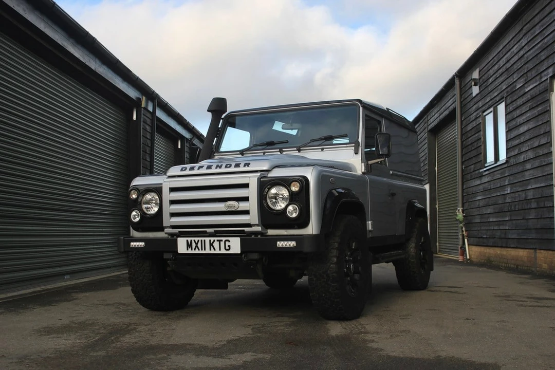 2011 Land Rover Defender 90 - Image 13 of 30