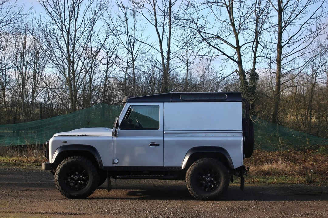 2011 Land Rover Defender 90 - Image 10 of 30