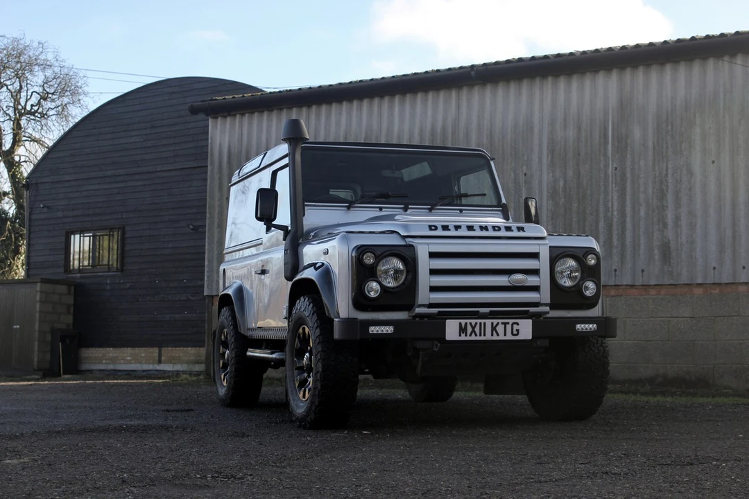 2011 Land Rover Defender 90 - Image 11 of 30