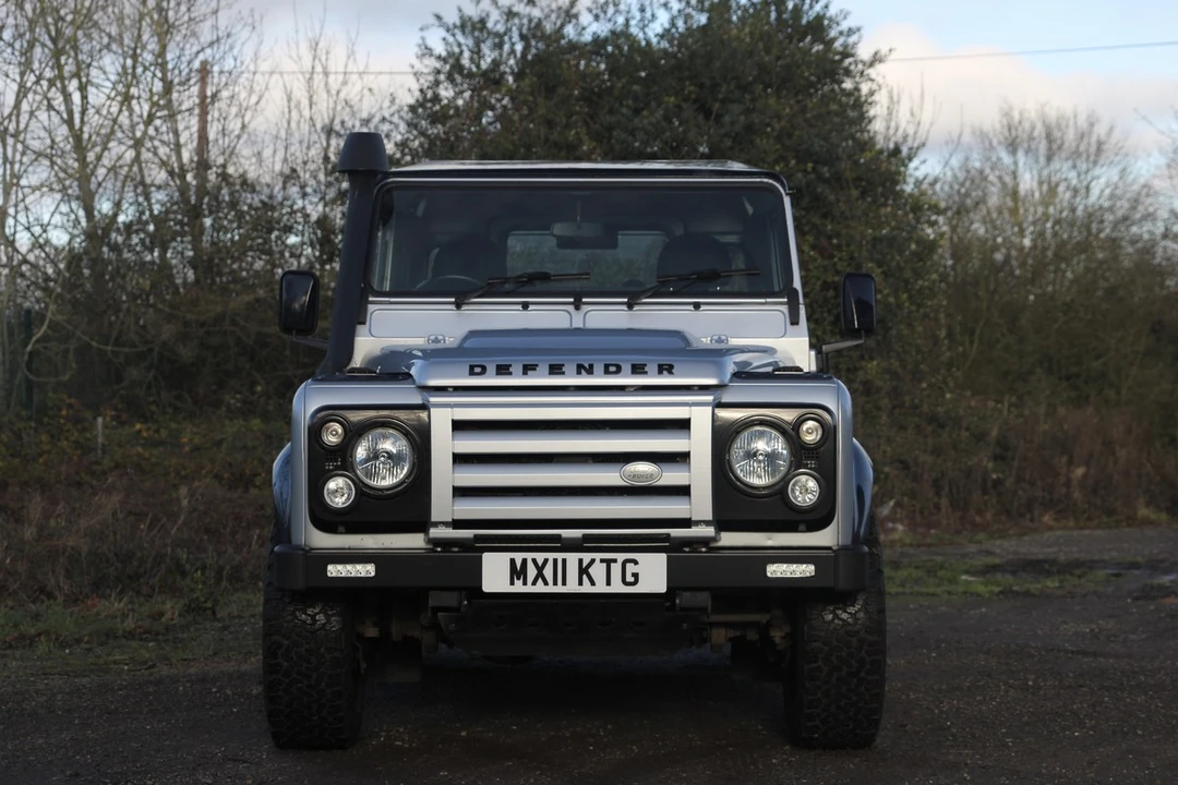 2011 Land Rover Defender 90 - Image 6 of 30