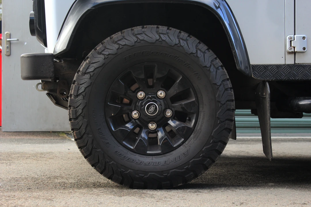 2011 Land Rover Defender 90 - Image 22 of 30