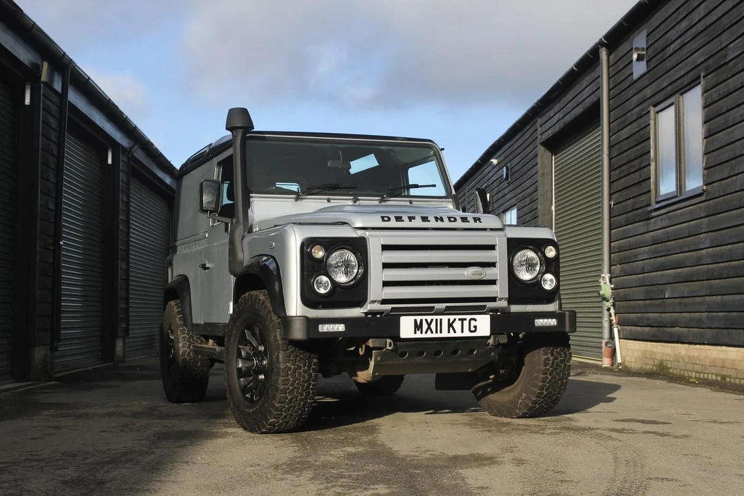 2011 Land Rover Defender 90 - Image 16 of 30