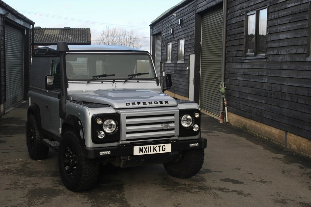 2011 Land Rover Defender 90 - Image 19 of 30
