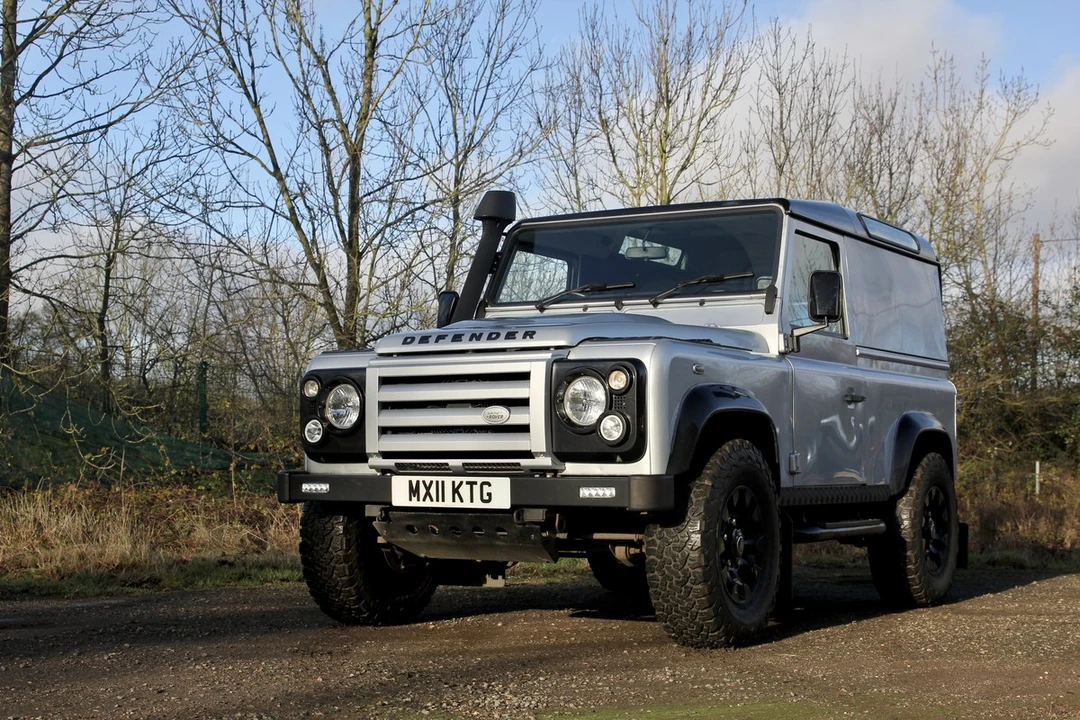 2011 Land Rover Defender 90 - Image 5 of 30