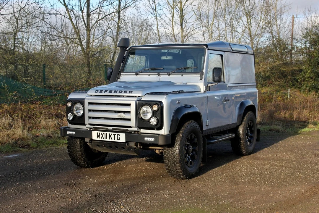 2011 Land Rover Defender 90 - Image 4 of 30