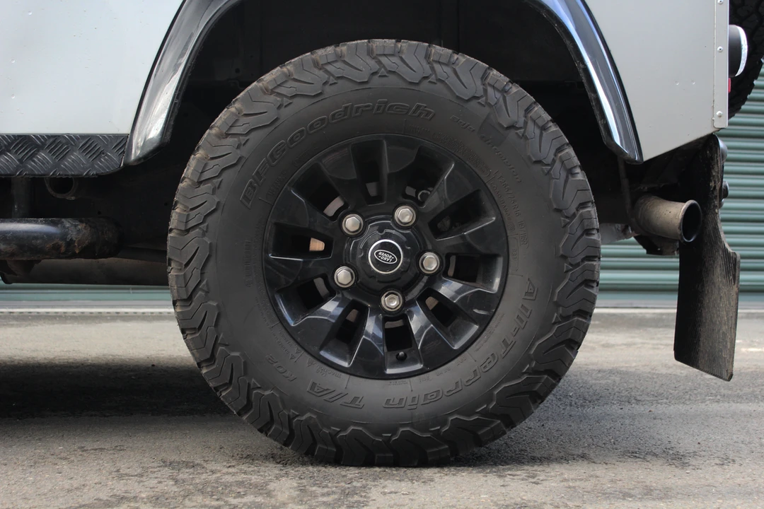 2011 Land Rover Defender 90 - Image 23 of 30