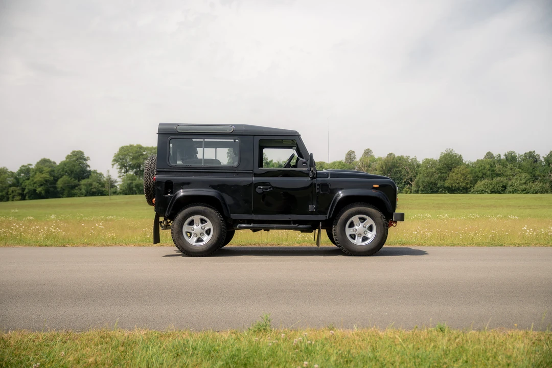 2011 Land Rover Defender 90 - Image 11 of 31