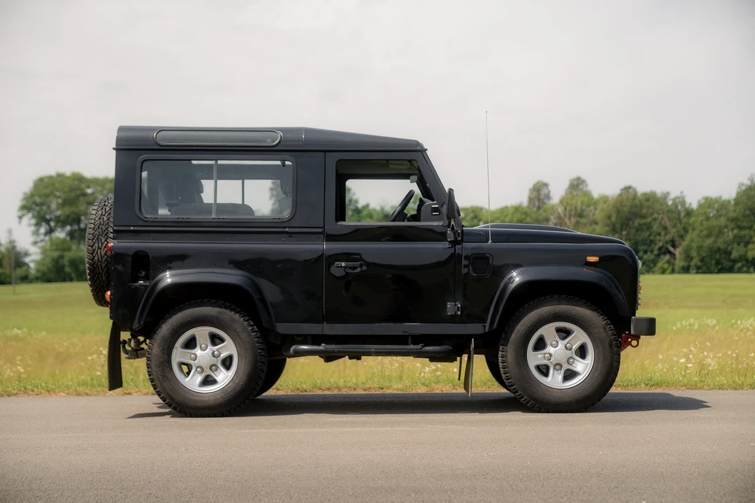 2011 Land Rover Defender 90 - Image 8 of 31
