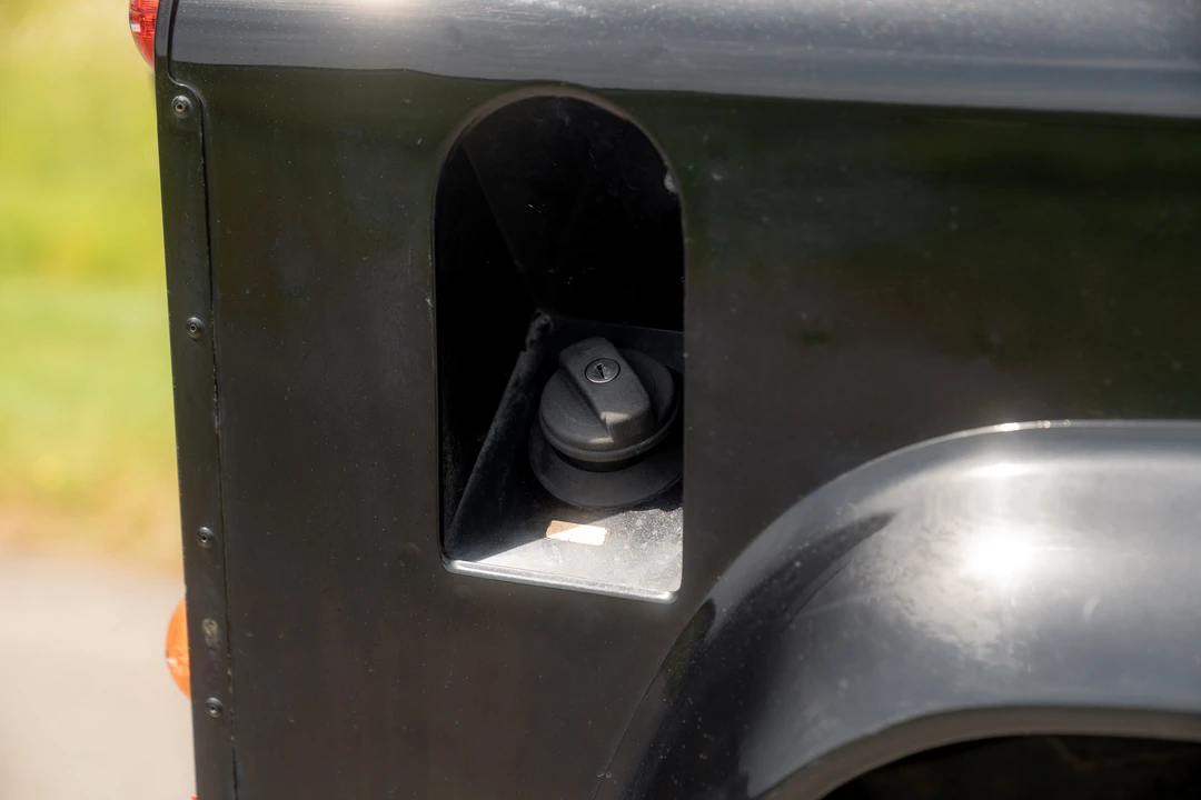 2011 Land Rover Defender 90 - Image 21 of 31