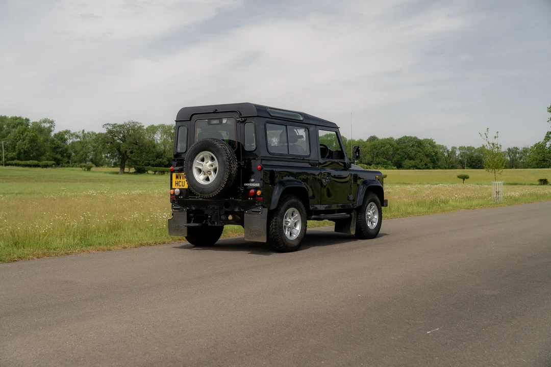 2011 Land Rover Defender 90 - Image 14 of 31