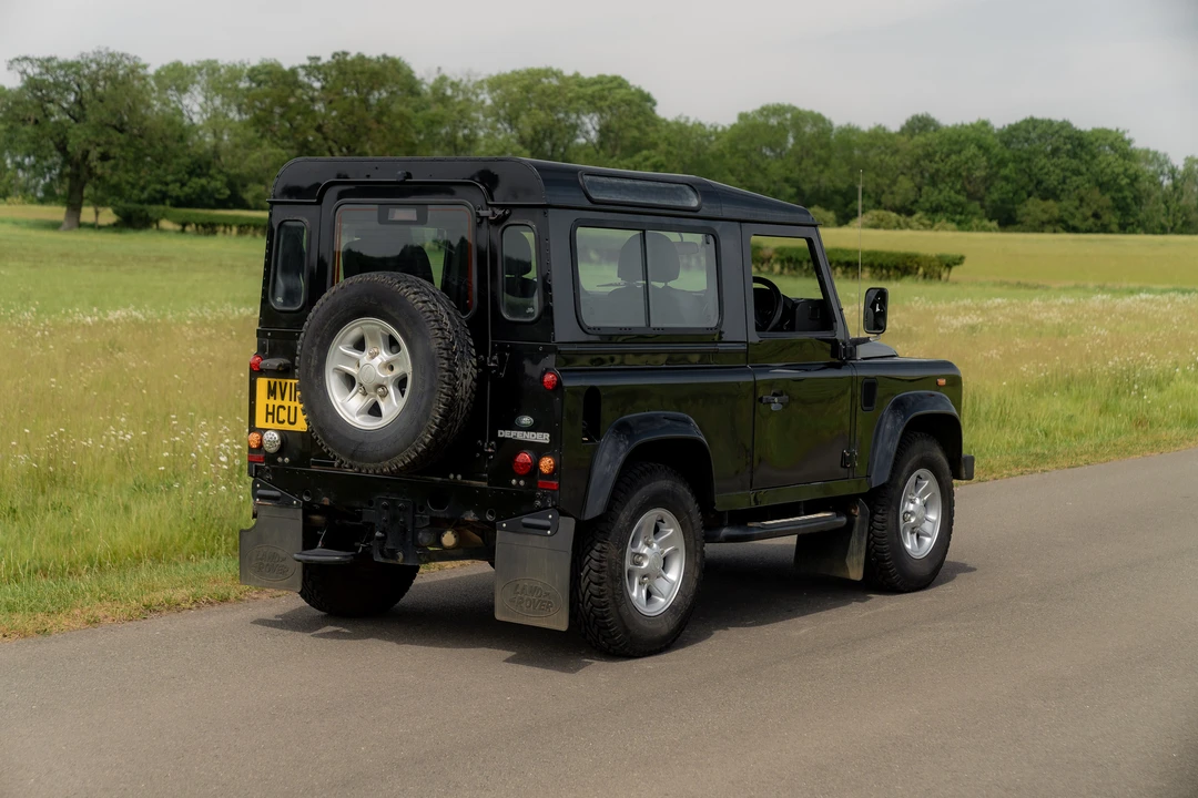 2011 Land Rover Defender 90 - Image 15 of 31