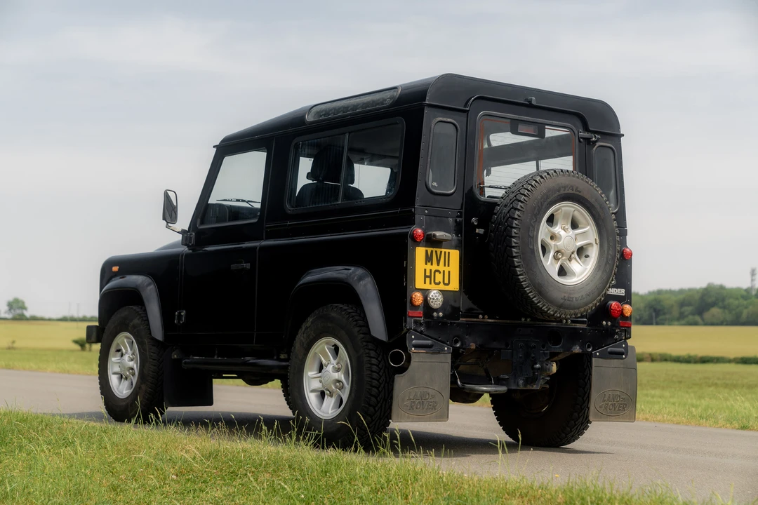 2011 Land Rover Defender 90 - Image 5 of 31