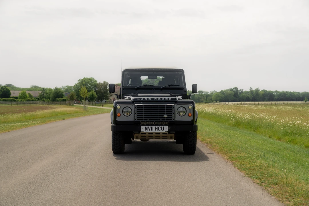 2011 Land Rover Defender 90 - Image 17 of 31