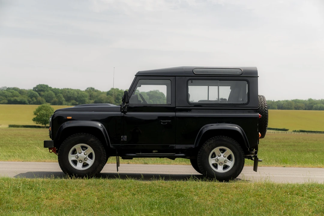 2011 Land Rover Defender 90 - Image 4 of 31