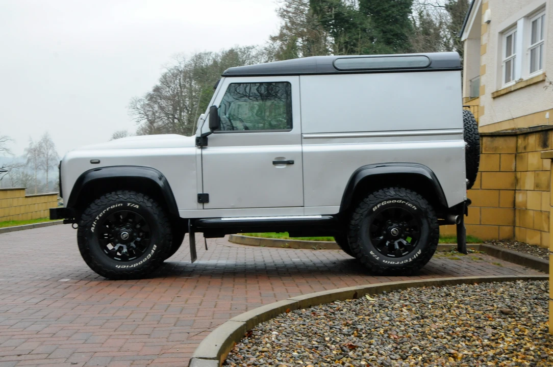 2011 Land Rover Defender 90 - Image 4 of 31