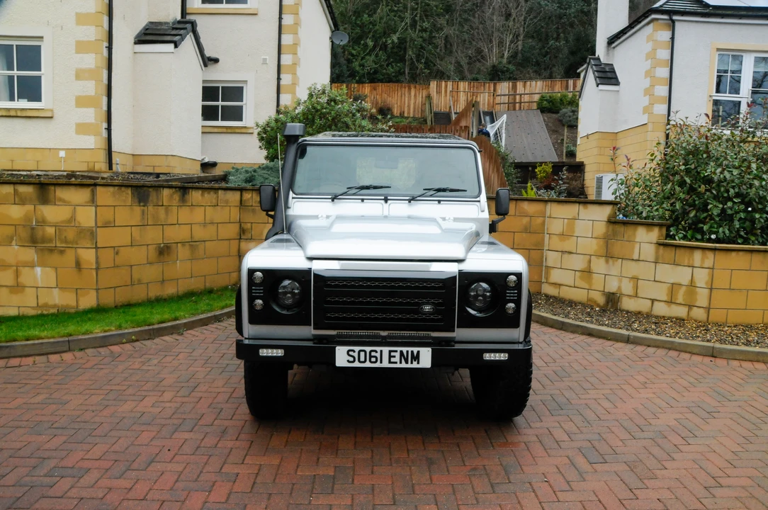 2011 Land Rover Defender 90 - Image 10 of 31