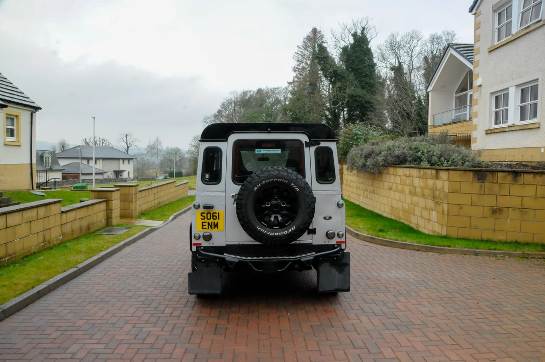 2011 Land Rover Defender 90 - Image 6 of 31