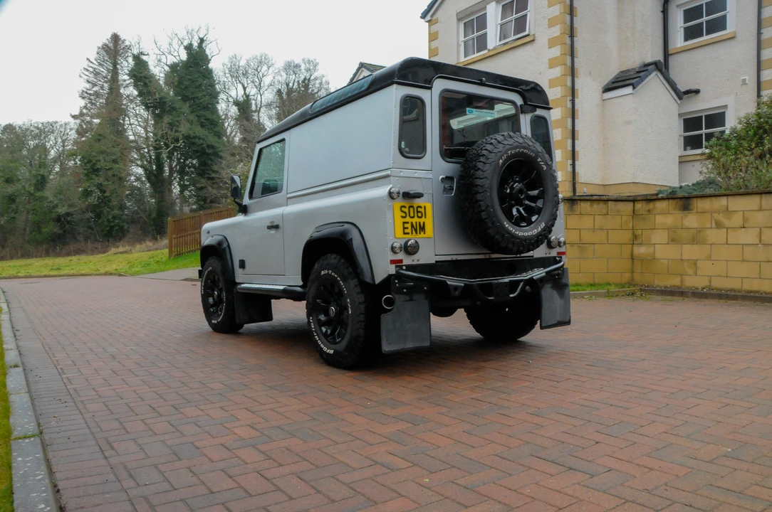 2011 Land Rover Defender 90 - Image 5 of 31