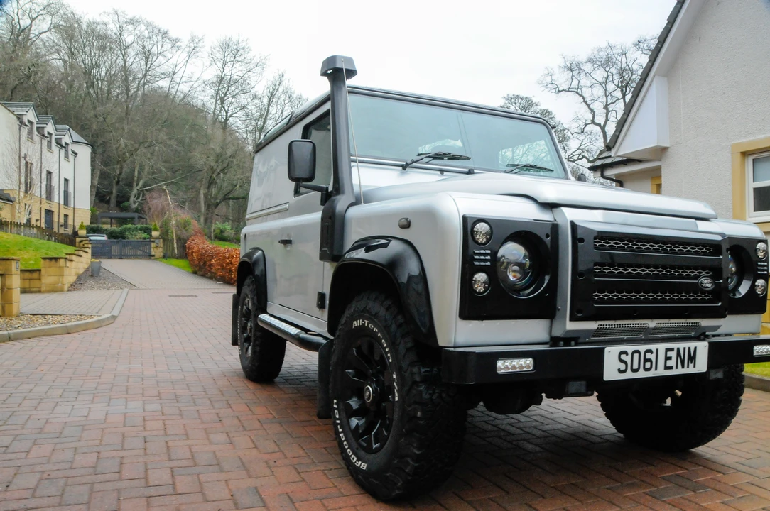 2011 Land Rover Defender 90 - Image 9 of 31